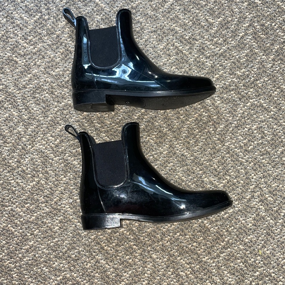 Black boots